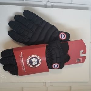 NWT Canada Goose womens lightweight winter gloves